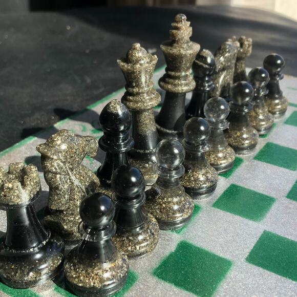Chess Set - Green Silver - Picture 10 of 10